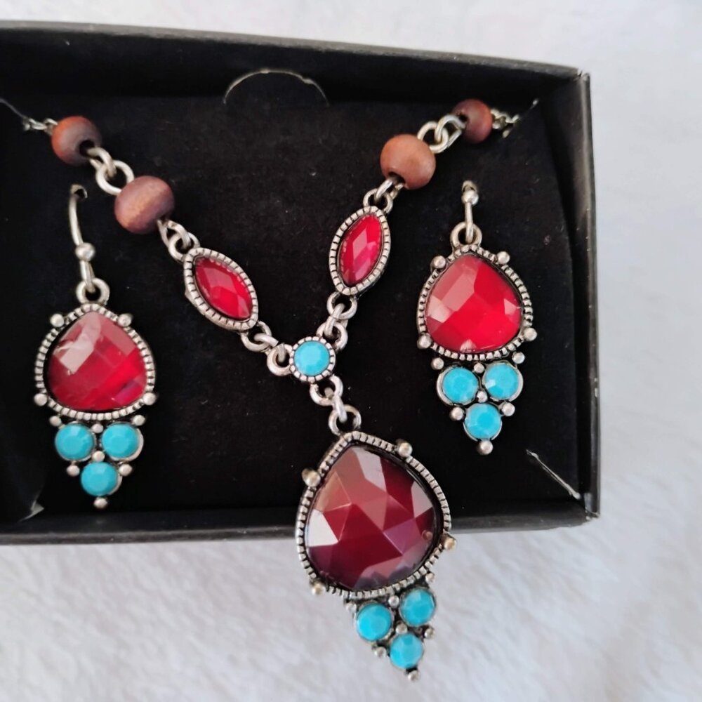 western inspired Necklace & earring set AVON NIB